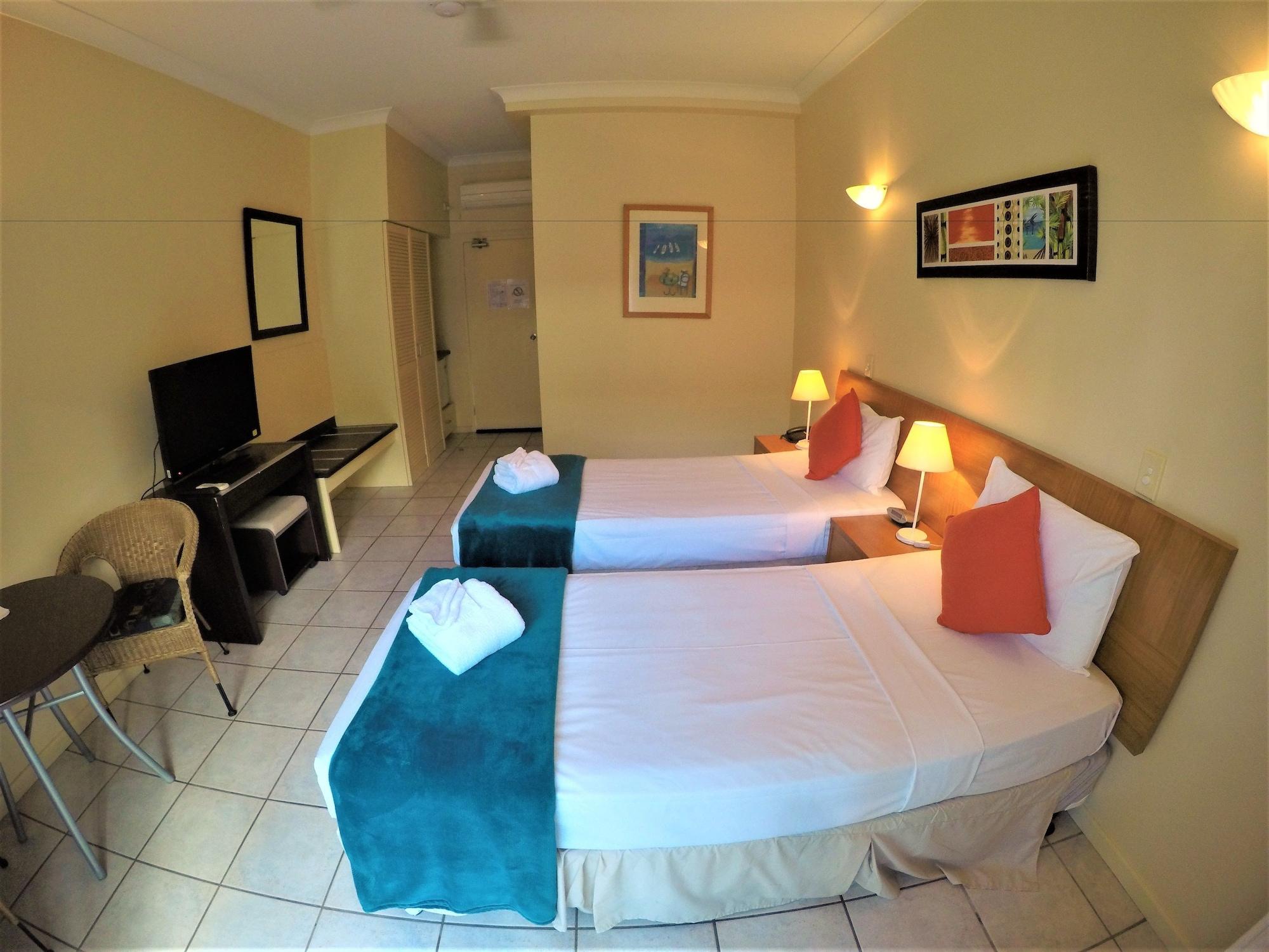 Crystal Garden Resort & Restaurant Кернс Екстер'єр фото