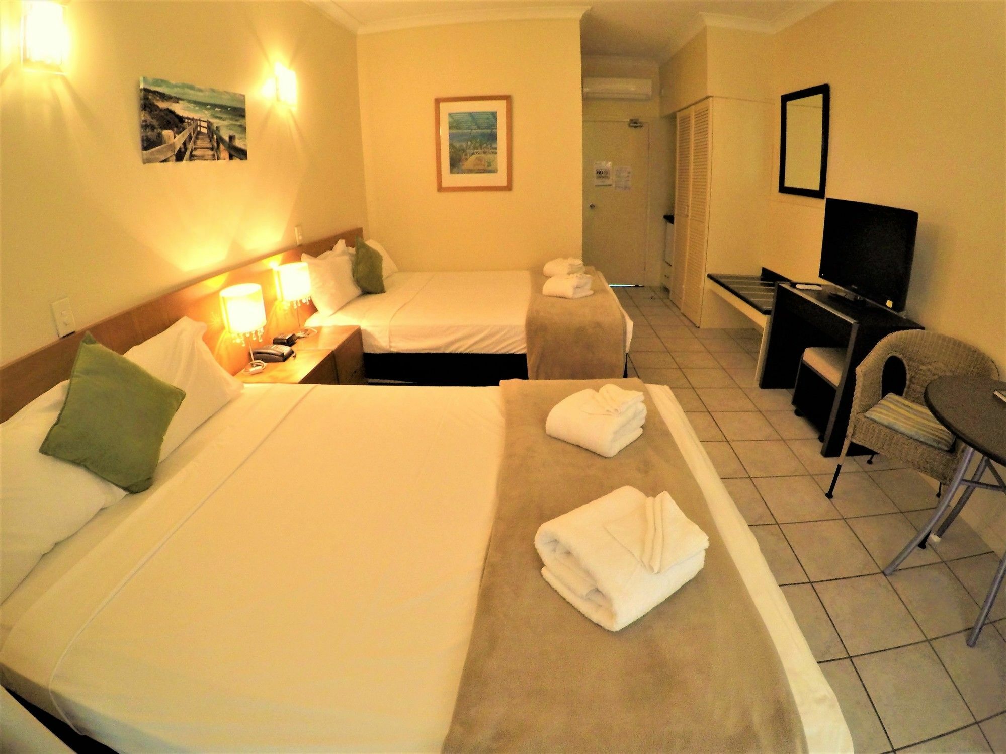 Crystal Garden Resort & Restaurant Кернс Екстер'єр фото